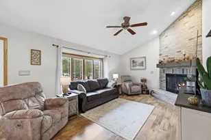 258 Bastogne Ct, Belgium, WI 53004 - Photo 9