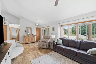 258  Bastogne Ct, Belgium, WI 53004 - Photo 11