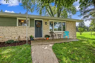 W975 Co Rd L, East Troy, WI 53120 - Photo 3