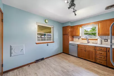 8509 N 52nd St, Brown Deer, WI 53223 - Photo 7