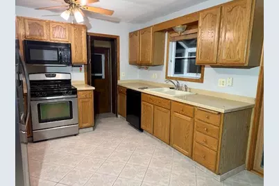 370  Allen Rd, Brookfield, WI 53186 - Photo 5