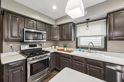 9625 W Metcalf Pl, Milwaukee, WI 53222 - Photo 19