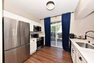 339 W Vine St, Milwaukee, WI 53212 - Photo 11