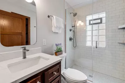 7639 W Lorraine Pl, Milwaukee, WI 53222 - Photo 9