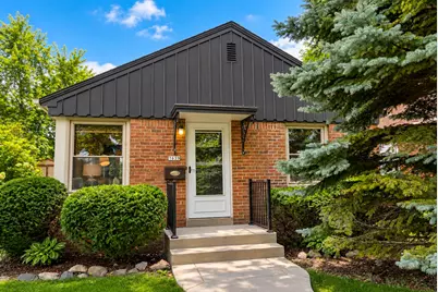 7639 W Lorraine Pl, Milwaukee, WI 53222 - Photo 17