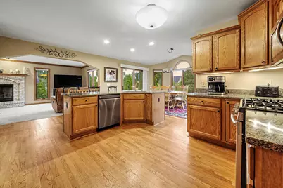 13320 W Crestwood Ct, New Berlin, WI 53151 - Photo 5