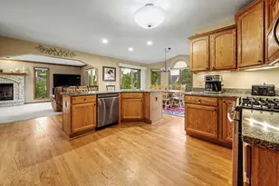13320 W Crestwood Ct, New Berlin, WI 53151 - Photo 5
