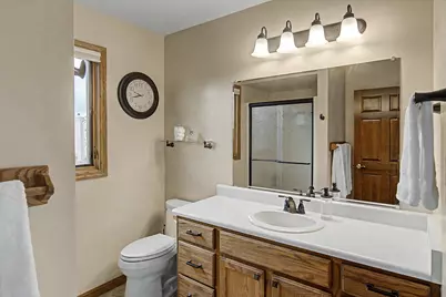 13320 W Crestwood Ct, New Berlin, WI 53151 - Photo 15