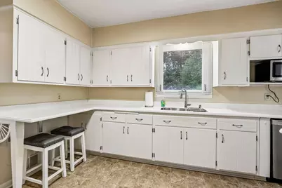 5945 N Shoreland Ave, Whitefish Bay, WI 53217 - Photo 9
