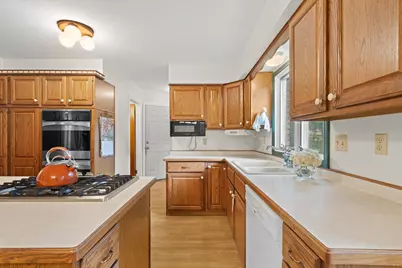 18045  Lamplighter Ln, Brookfield, WI 53045 - Photo 19
