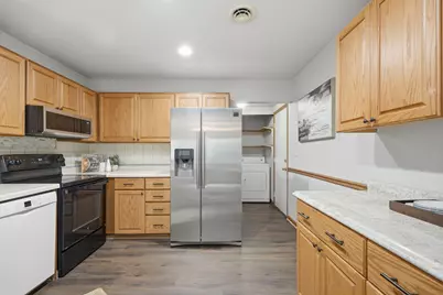 18755  Brookfield Lake Dr #15, Brookfield, WI 53045 - Photo 7