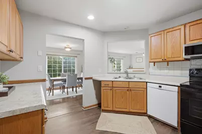 18755  Brookfield Lake Dr #15, Brookfield, WI 53045 - Photo 9