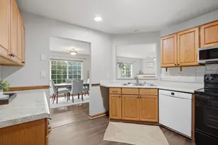 18755 Brookfield Lake Dr, Brookfield, WI 53045 - Photo 9