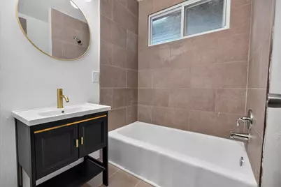 1003 S 31st St, Milwaukee, WI 53215 - Photo 11