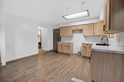 1003 S 31st St, Milwaukee, WI 53215 - Photo 9