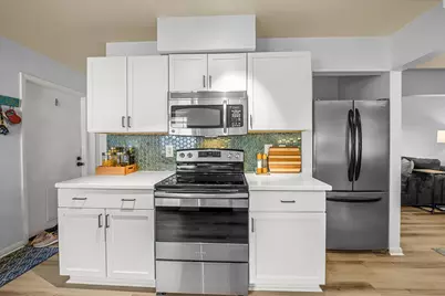 2006 N 107th St, Wauwatosa, WI 53226 - Photo 7