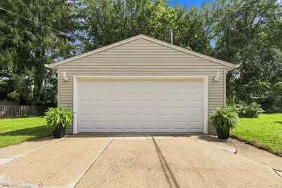 643  Madison Ave, West Bend, WI 53095 - Photo 15