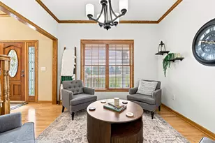 W238S5976 Prairie Wolf Ct, Waukesha, WI 53189 - Photo 5