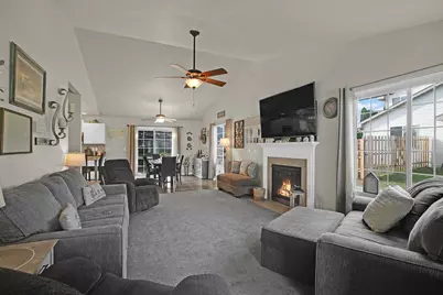 4616  Fox Grove Rd, Sheboygan, WI 53081 - Photo 9