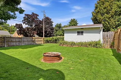 1134  Windiate St, Manitowoc, WI 54220 - Photo 31