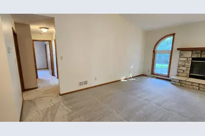 1132  Eastbrook Dr, Burlington, WI 53105 - Photo 7