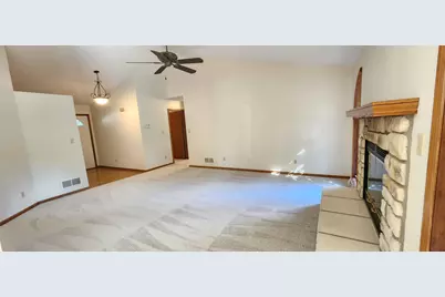 1132  Eastbrook Dr, Burlington, WI 53105 - Photo 9