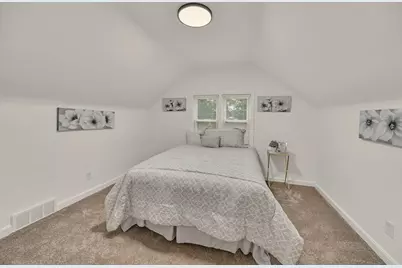 2421 W Hampton Ave, Milwaukee, WI 53209 - Photo 21