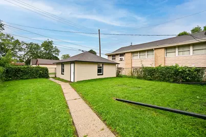 2421 W Hampton Ave, Milwaukee, WI 53209 - Photo 25