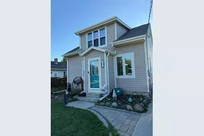 1226 S 32nd St, Manitowoc, WI 54220 - Photo 1