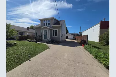 1226 S 32nd St, Manitowoc, WI 54220 - Photo 3