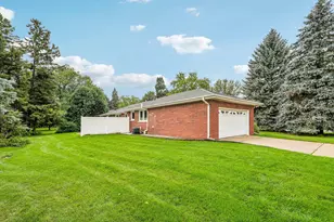 W170N9364 Woodlawn Dr, Menomonee Falls, WI 53051 - Photo 21