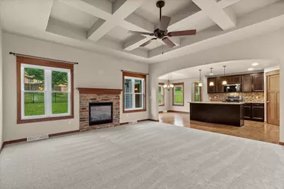 453  Western Ct, West Bend, WI 53095 - Photo 7