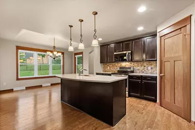 453  Western Ct, West Bend, WI 53095 - Photo 9