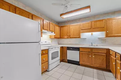 621  Barrington Ct #D, West Bend, WI 53095 - Photo 7
