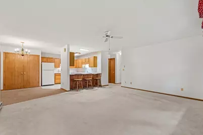 621  Barrington Ct #D, West Bend, WI 53095 - Photo 3