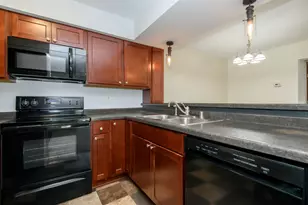 N110W16936 Ashbury Cir, Germantown, WI 53022 - Photo 9