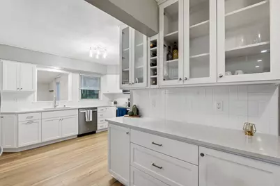 240  Prospect Dr, Brookfield, WI 53005 - Photo 9