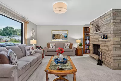 3315  Hickory Cir, Sheboygan, WI 53081 - Photo 3