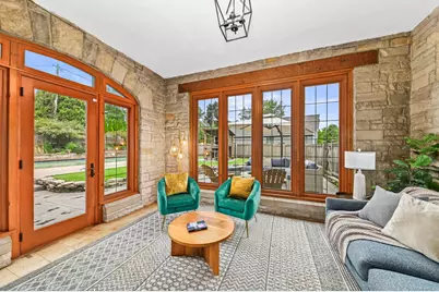 660  Honey Creek Pkwy, Wauwatosa, WI 53213 - Photo 9