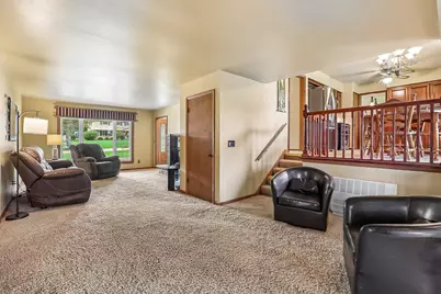 3322 S 121st St, West Allis, WI 53227 - Photo 7