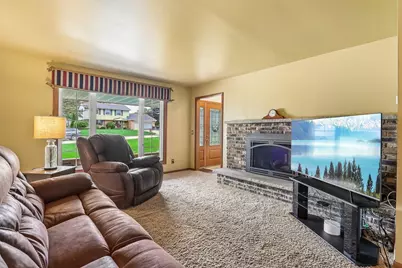 3322 S 121st St, West Allis, WI 53227 - Photo 11