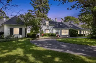 7861 N Regent Ct, Fox Point, WI 53217 - Photo 25