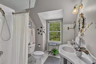 7861 N Regent Ct, Fox Point, WI 53217 - Photo 21