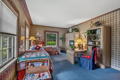 7861 N Regent Ct, Fox Point, WI 53217 - Photo 19