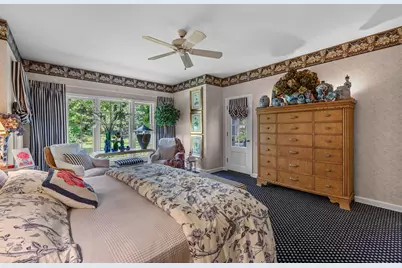 7861 N Regent Ct, Fox Point, WI 53217 - Photo 17