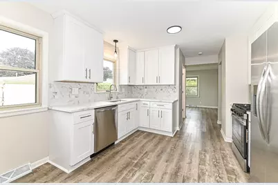 2225 N 103rd St, Wauwatosa, WI 53226 - Photo 13