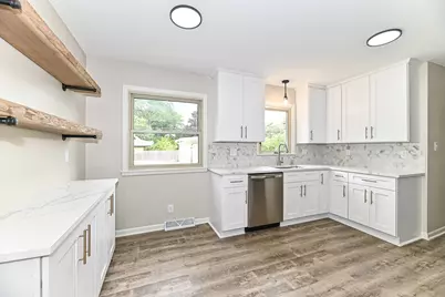2225 N 103rd St, Wauwatosa, WI 53226 - Photo 15