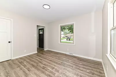 2225 N 103rd St, Wauwatosa, WI 53226 - Photo 9