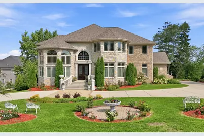 18250  Prairie Falcon Ln, Brookfield, WI 53045 - Photo 5