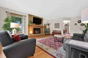 1305 N 119th St, Wauwatosa, WI 53226 - Photo 7